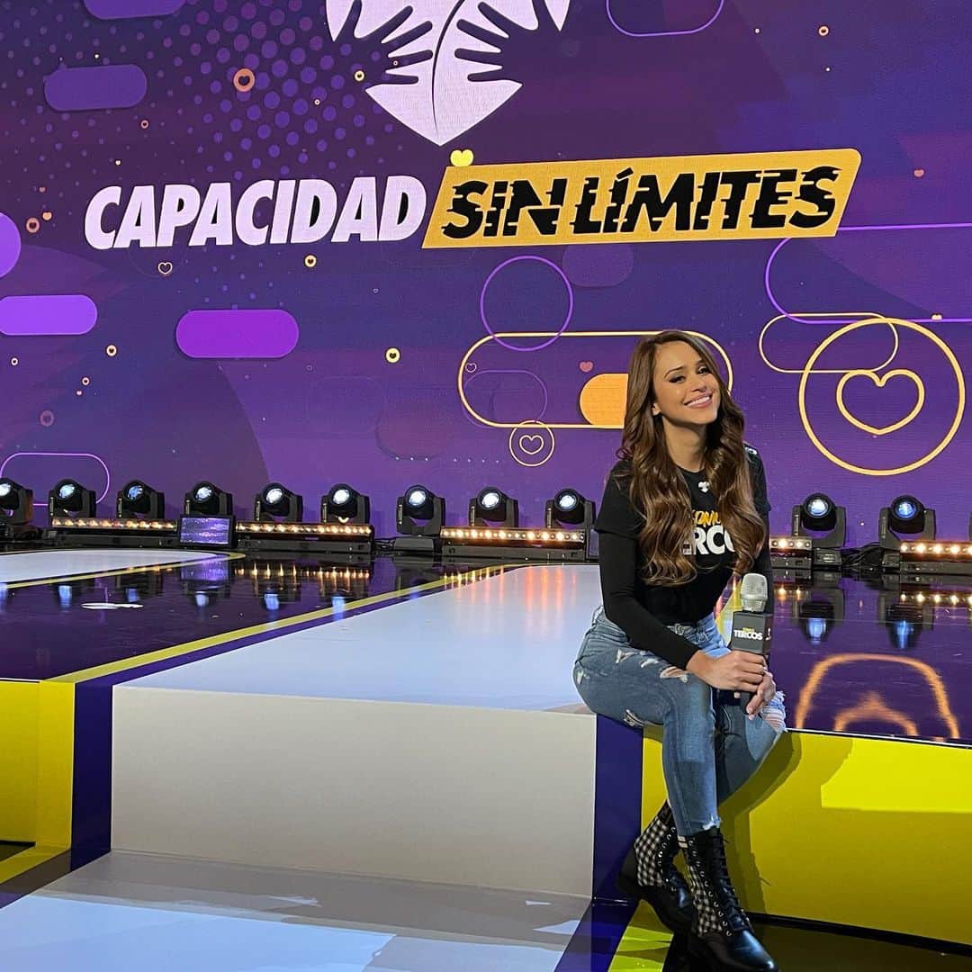 ヤネット・ガルシアのインスタグラム：「Capacidad sin límites ❤️@teletonmexicooficial  #nosmuevestú」