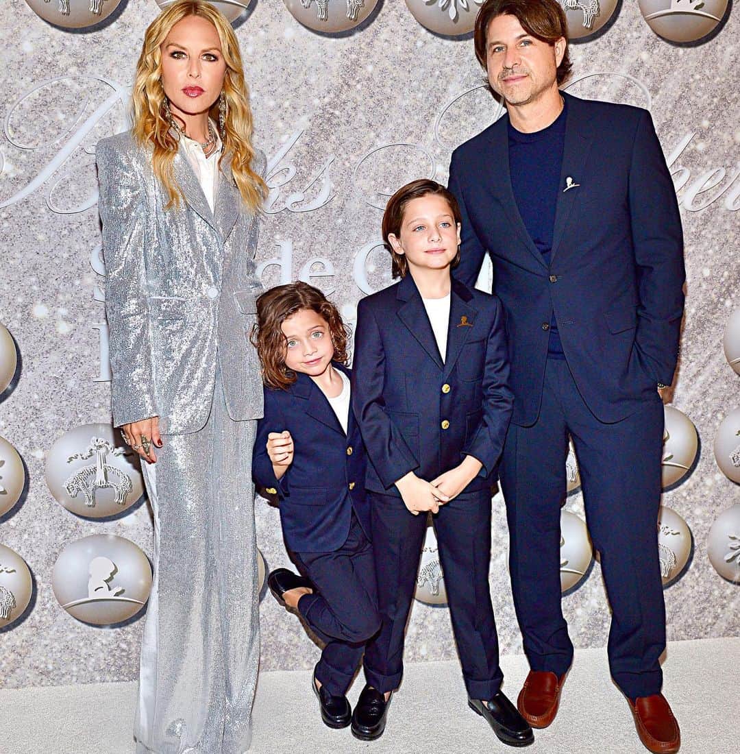 レイチェル・ゾーのインスタグラム：「One year ago...cohosting one of my favorite and most important annual holiday events for @stjude 🙏🏻❤️. Please remember that just because events and fundraisers aren’t possible right now, these children and families really need us now more than ever. #giveback #helpchildren #forever and #always XoRZ」