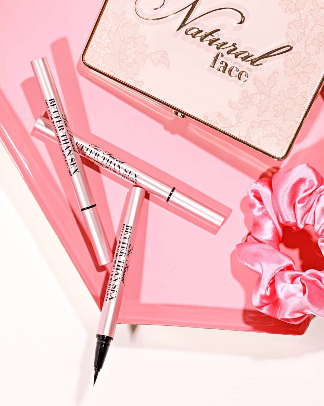 Too Facedのインスタグラム：「The easiest (and sexiest!) eyeliner you’ll ever use. 😉 Top off your weekend glam with our 24-Hour Better Than Sex Eyeliner. #betterthansex #toofaced」