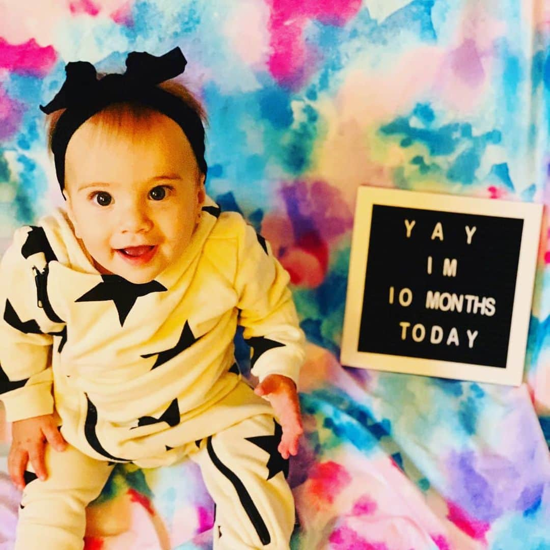 ミハル・ブジェジナのインスタグラム：「Today my baby girl is 10 months! She making great progress. And her Fashion is second to none thanks to @nununuworld」