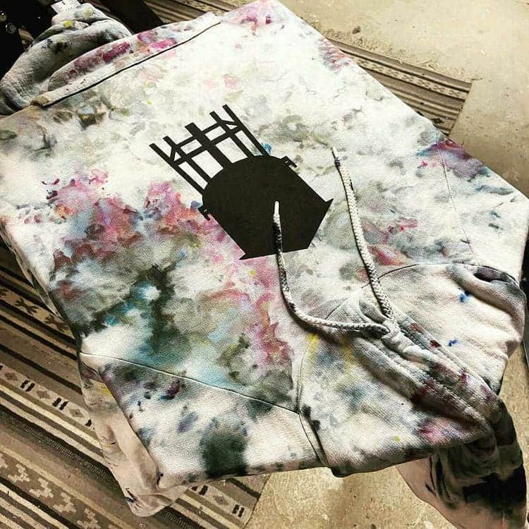 ブルックリンインダストリーズのインスタグラム：「Just Landed! The 100% Organic Cotton Ice Dye Hoodie. Made in the USA, and hand dyed & printed by the crew over at @flyingeyepress Unisex sizing, limited availability. Swipe to see more ✨ #brooklynindustries #liveworkcreate」