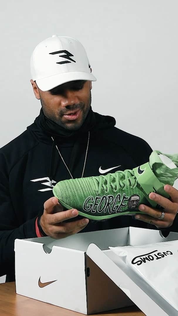 ラッセル・ウィルソンのインスタグラム：「We miss you, we need to make a change. #MyCauseMyCleats @WhyNotYouFDN」