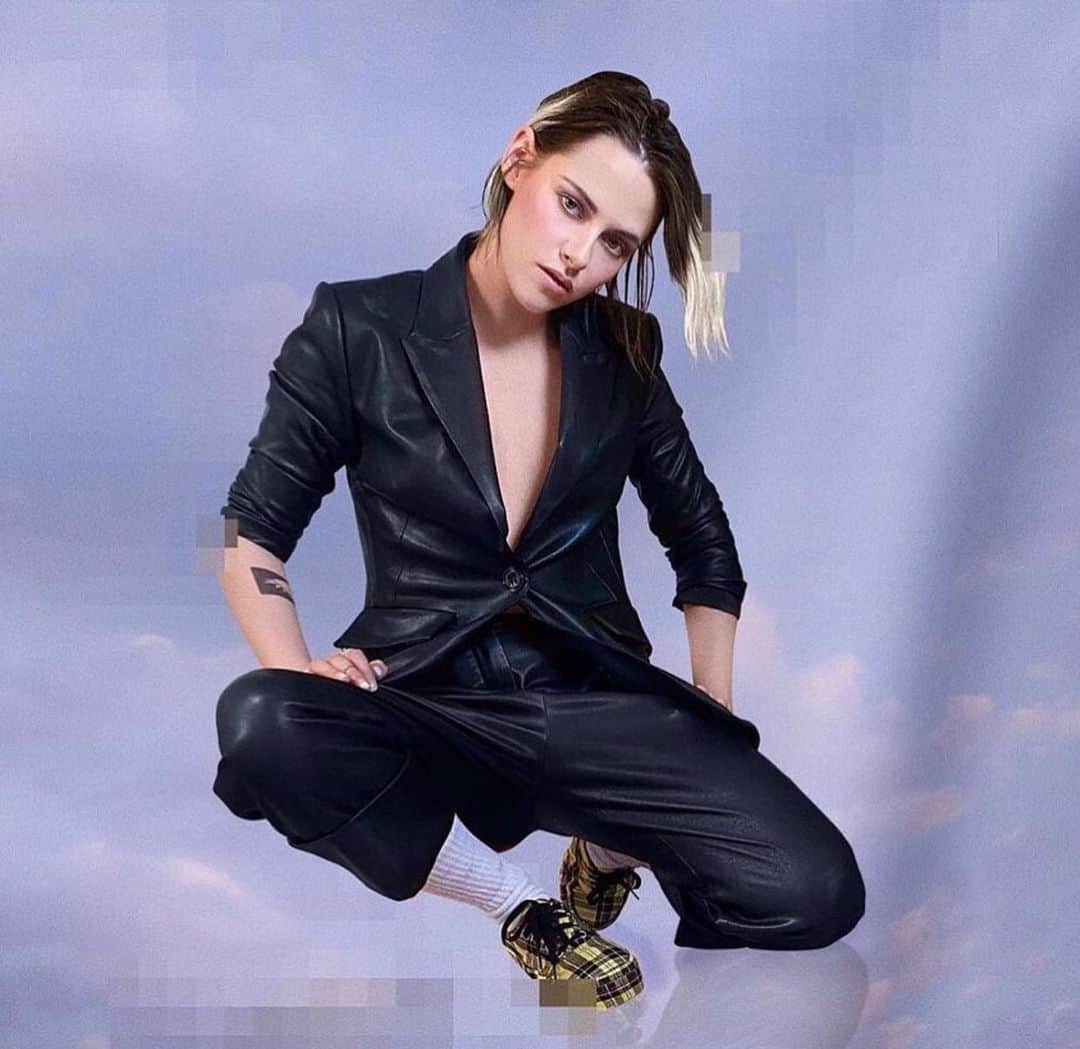 シューマッハさんのインスタグラム写真 - (シューマッハInstagram)「Kristen Stewart in @dorotheeschumacher vegan leather suit for @nytimes 🖤 #dorotheeschumacher #catchherifyoucan #kristenstewart」12月6日 4時38分 - dorotheeschumacher