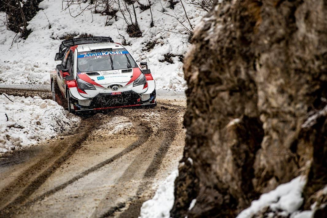 勝田貴元さんのインスタグラム写真 - (勝田貴元Instagram)「We survived crazy conditions. Those photos are from today, not Monte Carlo. Huge learning day for me. Last stage on track was P2 by 0.6sec... Final day tomorrow!  まさに予想していた通りモンテカルロの様なラリーになりました。 ただモンテの様にスパイクタイヤはありません… 山のステージでもトップ3に入る区間タイムが多くあり、学びの多い1日となりました！ 最後のステージは2番手👍 最終日頑張ります！  📸 @fronekhonza  #TK18」12月6日 4時38分 - takamotokatsuta