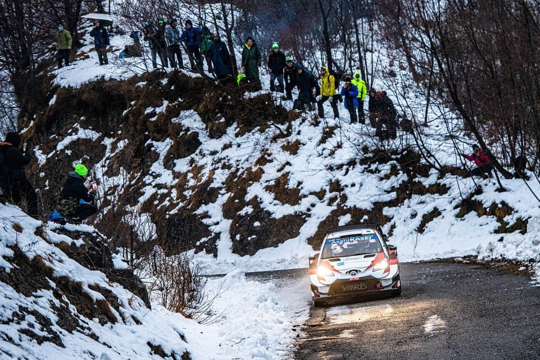 勝田貴元さんのインスタグラム写真 - (勝田貴元Instagram)「We survived crazy conditions. Those photos are from today, not Monte Carlo. Huge learning day for me. Last stage on track was P2 by 0.6sec... Final day tomorrow!  まさに予想していた通りモンテカルロの様なラリーになりました。 ただモンテの様にスパイクタイヤはありません… 山のステージでもトップ3に入る区間タイムが多くあり、学びの多い1日となりました！ 最後のステージは2番手👍 最終日頑張ります！  📸 @fronekhonza  #TK18」12月6日 4時38分 - takamotokatsuta