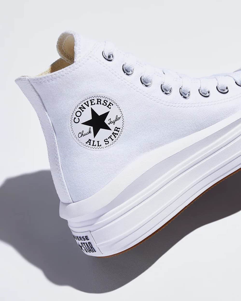 STYLERUNNERさんのインスタグラム写真 - (STYLERUNNERInstagram)「A fun new take on the platform sneaker! The Converse Chuck Taylor All Star Move Platform 🤍🤍 #stylerunner #converse #sneakers」12月6日 10時11分 - stylerunner