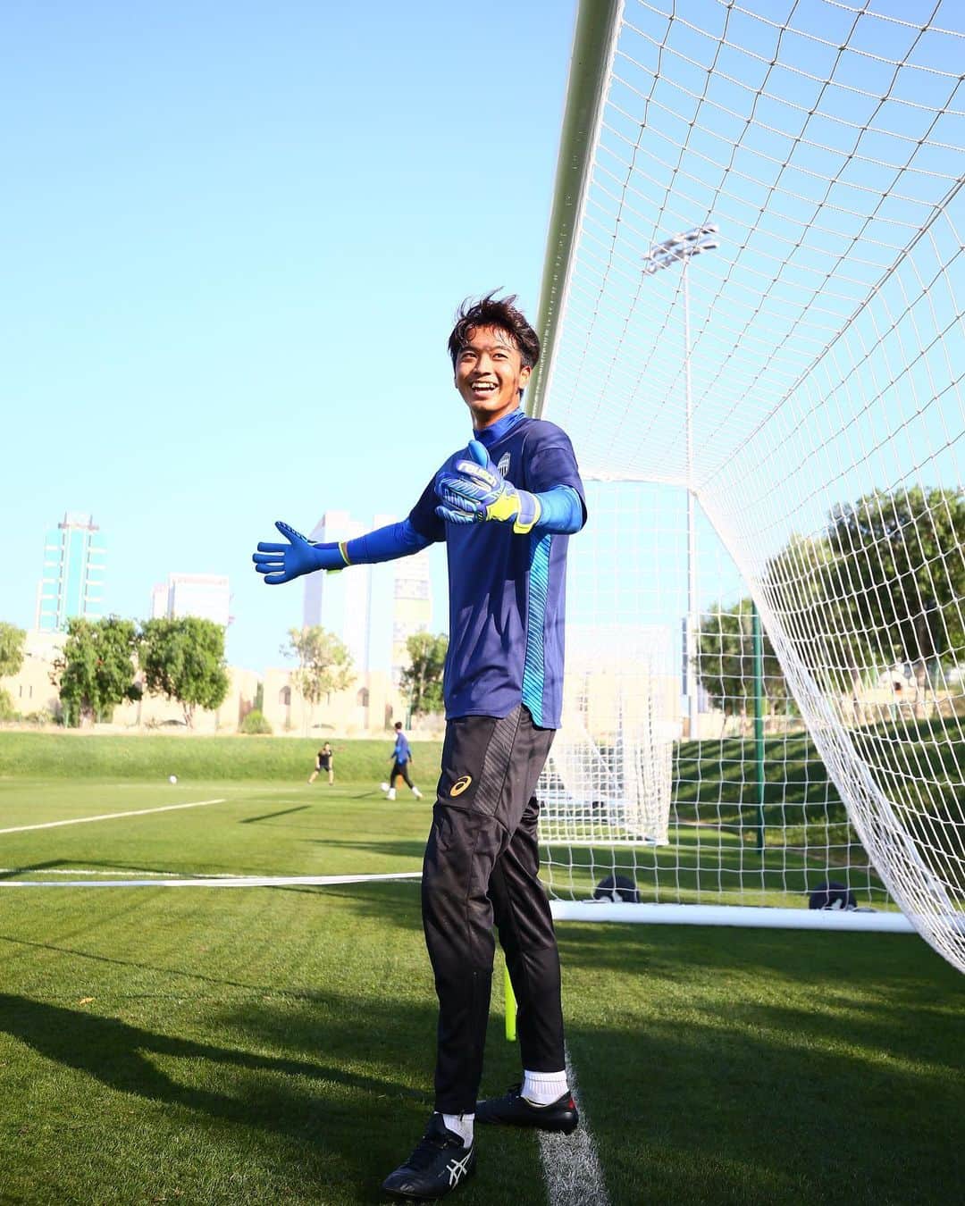 伊藤元太のインスタグラム：「カタールにて参戦します。  #visselkobe #reusch」