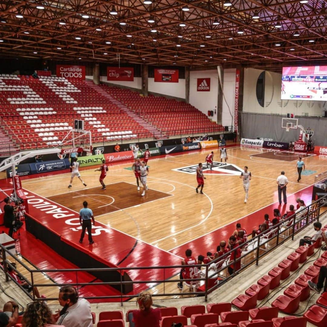 São Paulo FCさんのインスタグラム写真 - (São Paulo FCInstagram)「🔥 #BasqueteTricolor embalado! ⠀⠀⠀⠀⠀⠀⠀⠀⠀ Pato Basquete 71 x 80 São Paulo, no Ginásio do Morumbi, pelo @nbb. Foi a segunda vitória consecutiva do Tricolor, com mais uma atuação decisiva de @georgelucas14, que atingiu a maior pontuação de sua carreira no NBB: 2️⃣7️⃣ pontos! ⠀⠀⠀⠀⠀⠀⠀⠀⠀ Os destaques: >> Georginho (27 pontos e 13 rebotes) >> Lucas Mariano (18 pontos e 4 rebotes) >> Bennett (14 pontos e 7 assistências) ⠀⠀⠀⠀⠀⠀⠀⠀⠀ #BasqueteTricolor #VamosSãoPaulo 🇾🇪 ⠀⠀⠀⠀⠀⠀⠀⠀⠀ 📸 Marcelo Zambrana / LNB」12月6日 5時02分 - saopaulofc