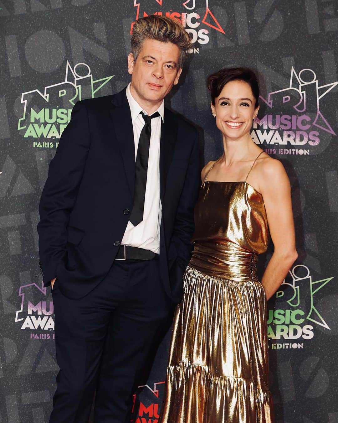 ドロテ・ジルベールのインスタグラム：「Ce soir sur scène avec @benjamin_biolay_ pour les NRJ music awards sur @tf1  . Coiffure @johnnollet Robe d’ @alexandrevauthier @albane.cleret Chorégraphie @marionmotin  @nrjmusicawards.tf1  📷 @sipa.press」
