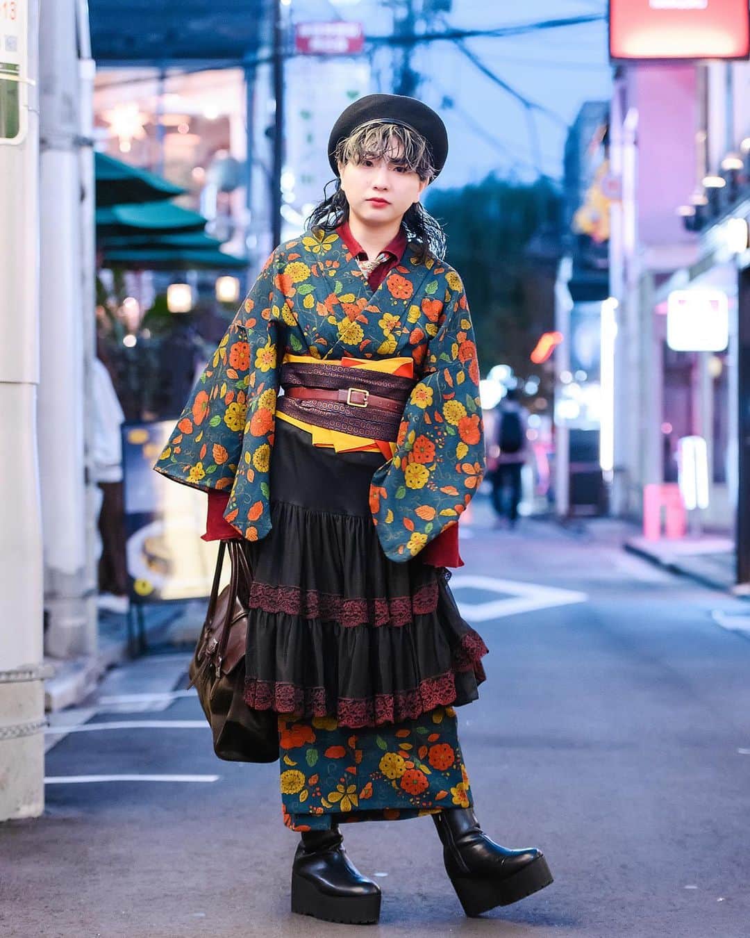 Harajuku Japanさんのインスタグラム写真 - (Harajuku JapanInstagram)「Japanese student Shiori (@4oxi_dayo) wearing a vintage kimono from her own grandmother over a shirt and necktie, a skirt from The Mondays, a belt over her obi, a beret, a vintage handbag, vintage jewelry, and platform boots.」12月6日 5時17分 - tokyofashion