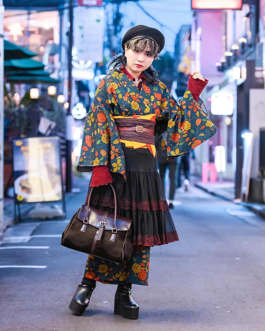 Harajuku Japanさんのインスタグラム写真 - (Harajuku JapanInstagram)「Japanese student Shiori (@4oxi_dayo) wearing a vintage kimono from her own grandmother over a shirt and necktie, a skirt from The Mondays, a belt over her obi, a beret, a vintage handbag, vintage jewelry, and platform boots.」12月6日 5時17分 - tokyofashion