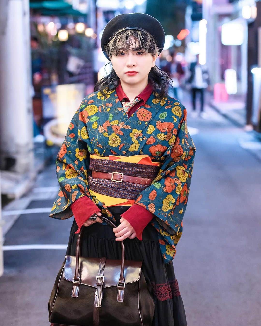 Harajuku Japanさんのインスタグラム写真 - (Harajuku JapanInstagram)「Japanese student Shiori (@4oxi_dayo) wearing a vintage kimono from her own grandmother over a shirt and necktie, a skirt from The Mondays, a belt over her obi, a beret, a vintage handbag, vintage jewelry, and platform boots.」12月6日 5時17分 - tokyofashion