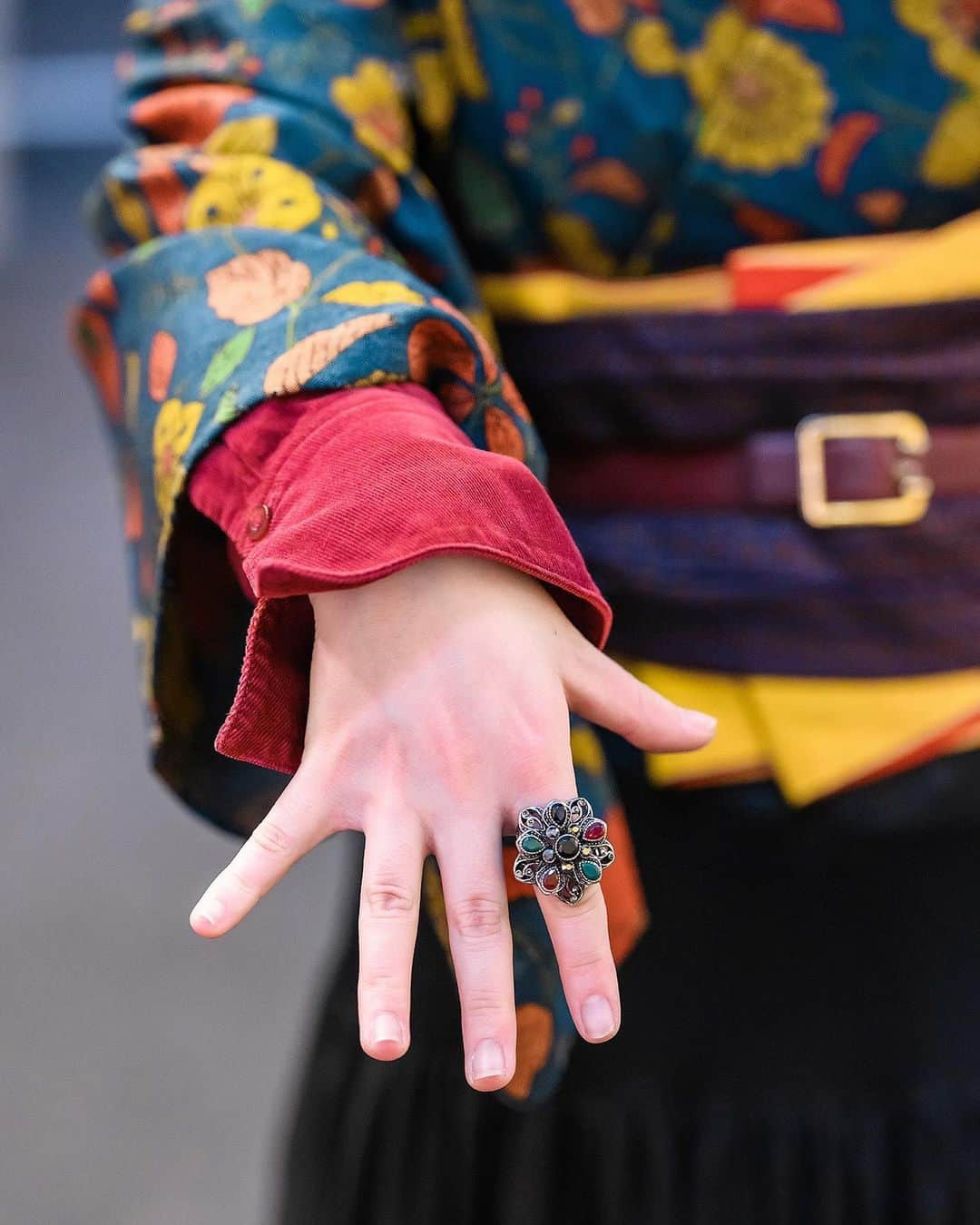 Harajuku Japanさんのインスタグラム写真 - (Harajuku JapanInstagram)「Japanese student Shiori (@4oxi_dayo) wearing a vintage kimono from her own grandmother over a shirt and necktie, a skirt from The Mondays, a belt over her obi, a beret, a vintage handbag, vintage jewelry, and platform boots.」12月6日 5時17分 - tokyofashion