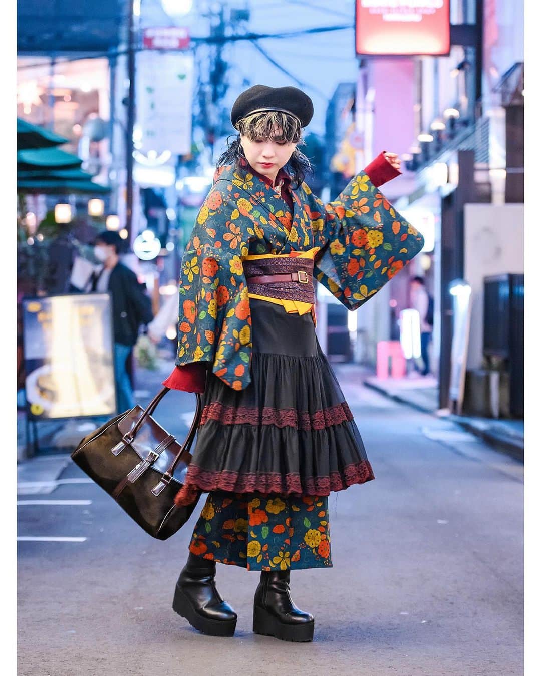 Harajuku Japanさんのインスタグラム写真 - (Harajuku JapanInstagram)「Japanese student Shiori (@4oxi_dayo) wearing a vintage kimono from her own grandmother over a shirt and necktie, a skirt from The Mondays, a belt over her obi, a beret, a vintage handbag, vintage jewelry, and platform boots.」12月6日 5時17分 - tokyofashion