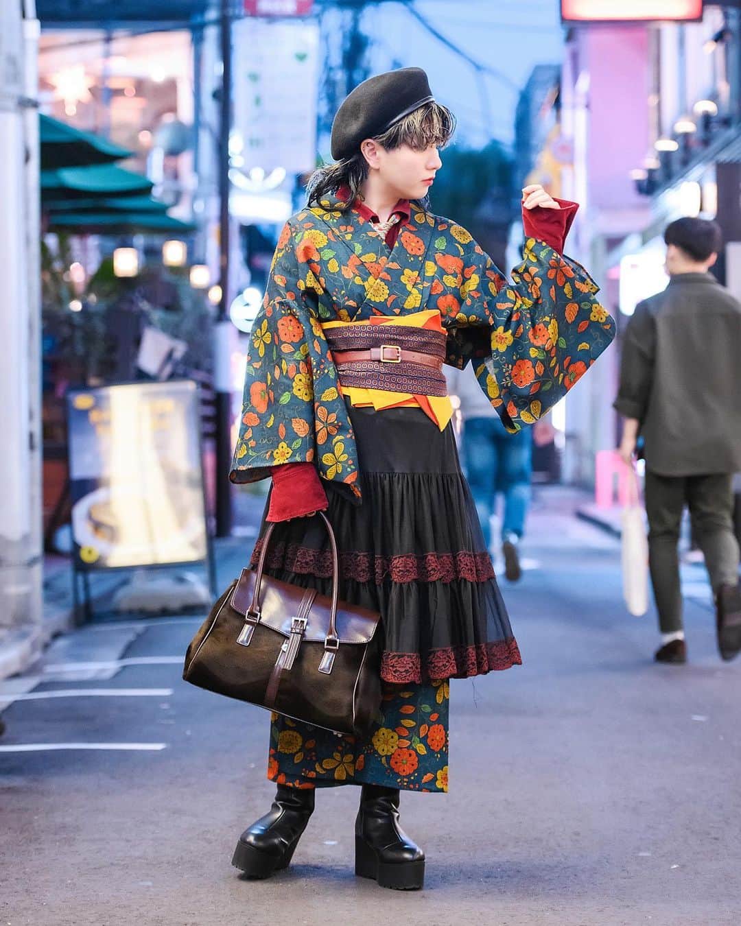 Harajuku Japanさんのインスタグラム写真 - (Harajuku JapanInstagram)「Japanese student Shiori (@4oxi_dayo) wearing a vintage kimono from her own grandmother over a shirt and necktie, a skirt from The Mondays, a belt over her obi, a beret, a vintage handbag, vintage jewelry, and platform boots.」12月6日 5時17分 - tokyofashion