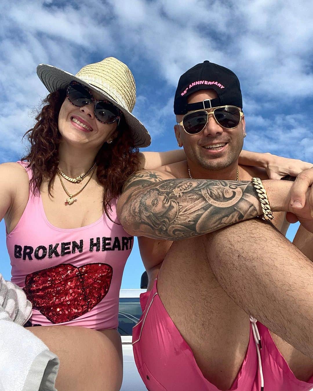 ウィジンのインスタグラム：「Recargando baterías ⚡️en mi bella isla #puertorico🇵🇷 #bendiciones🙏 mi gente」