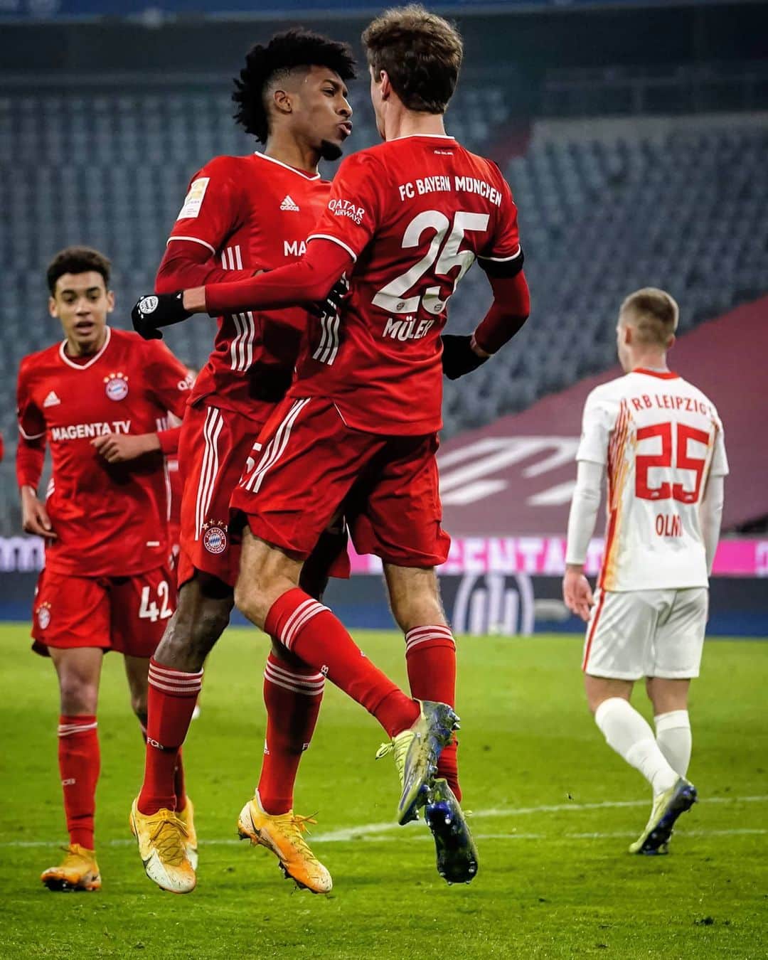 UEFAチャンピオンズリーグさんのインスタグラム写真 - (UEFAチャンピオンズリーグInstagram)「Thomas Müller (2 goals) + Kingsley Coman (3 assists) = 🔥🔥🔥」12月6日 5時32分 - championsleague
