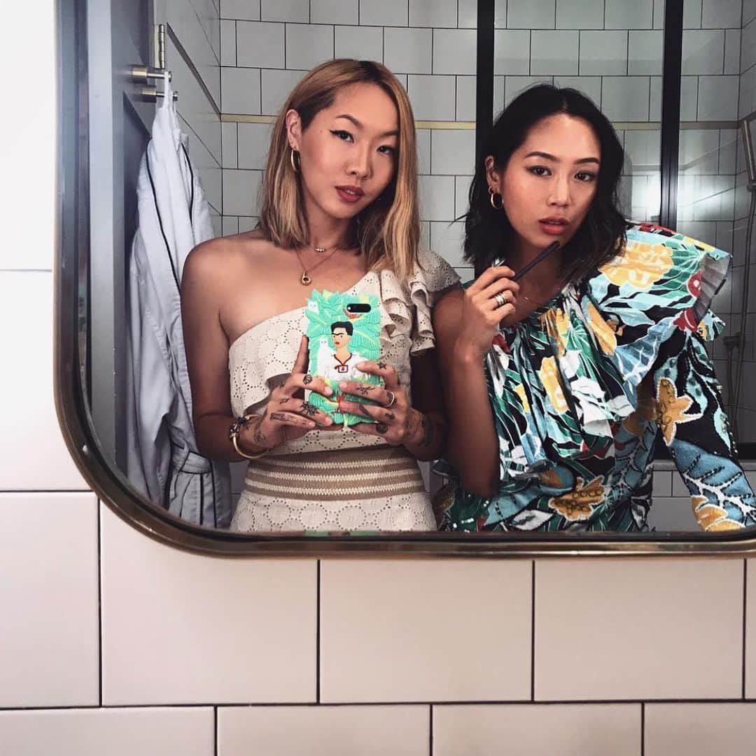 ダニ・ソングさんのインスタグラム写真 - (ダニ・ソングInstagram)「thank you always @aimeesong #songfamily 💗 #mytwin ☯️」12月6日 6時13分 - songdani