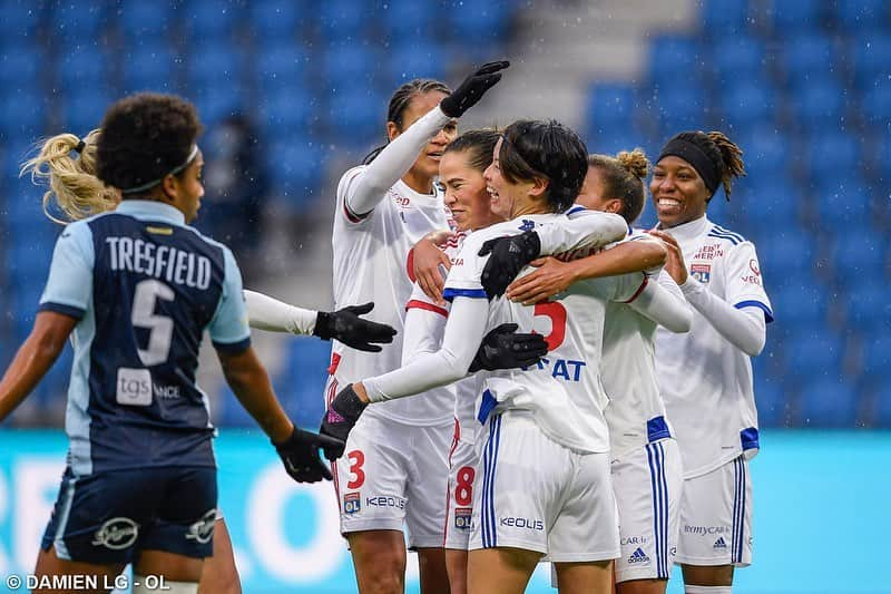 熊谷紗希さんのインスタグラム写真 - (熊谷紗希Instagram)「+3 Points🔴🔵 得点しちゃいました✌🏻 もっともっとゴールを狙っていけるように残り3試合もしっかり頑張ります⚽️💪🏻」12月6日 6時27分 - kumagai1017