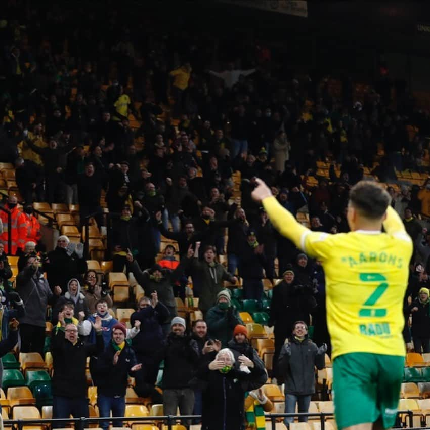 ティム・クルルさんのインスタグラム写真 - (ティム・クルルInstagram)「Another great comeback of this team.. +3 and great to see some fans back in Carrow Road.. Congrats to @josh14martin for his first goal and @maxaarons2 with the winner 🔰#ncfc」12月6日 6時29分 - timkrulofficial