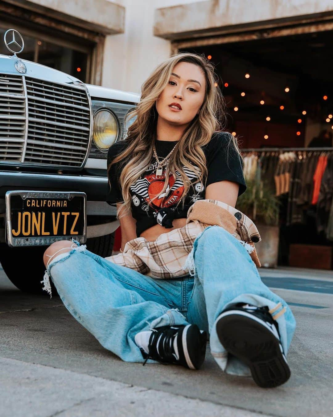 Lauren Riihimakiさんのインスタグラム写真 - (Lauren RiihimakiInstagram)「the 2000’s called and they want their jeans back ✨ . 📷: @mattyrhee」12月6日 7時02分 - laurdiy