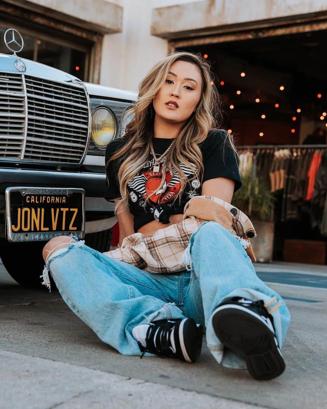 Lauren Riihimakiのインスタグラム：「the 2000’s called and they want their jeans back ✨ . 📷: @mattyrhee」