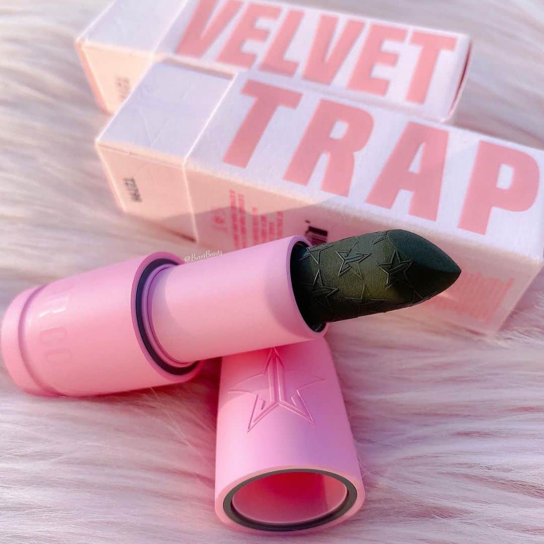 Jeffree Star Cosmeticsさんのインスタグラム写真 - (Jeffree Star CosmeticsInstagram)「@burn1beauty features our Velvet Trap lipstick in the shade SO JADED ✨   #jeffreestarcosmetics」12月6日 7時08分 - jeffreestarcosmetics