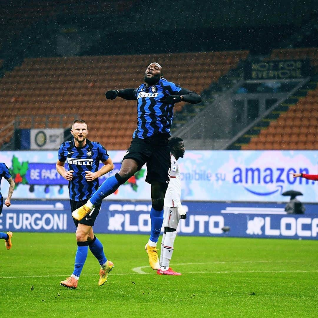 インテルナツィオナーレ・ミラノさんのインスタグラム写真 - (インテルナツィオナーレ・ミラノInstagram)「8 GOALS ⚡️⚽️🥅 Eighth league goal for @romelulukaku this season, his 31st in total in the top flight and fourth against Bologna. The #Inter striker has only scored more against Genoa (five) in #SerieA. #ForzaInter #Lukaku #Goal #Football」12月6日 7時38分 - inter