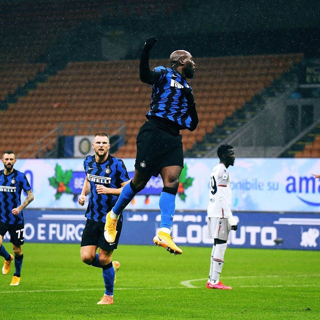 インテルナツィオナーレ・ミラノさんのインスタグラム写真 - (インテルナツィオナーレ・ミラノInstagram)「8 GOALS ⚡️⚽️🥅 Eighth league goal for @romelulukaku this season, his 31st in total in the top flight and fourth against Bologna. The #Inter striker has only scored more against Genoa (five) in #SerieA. #ForzaInter #Lukaku #Goal #Football」12月6日 7時38分 - inter
