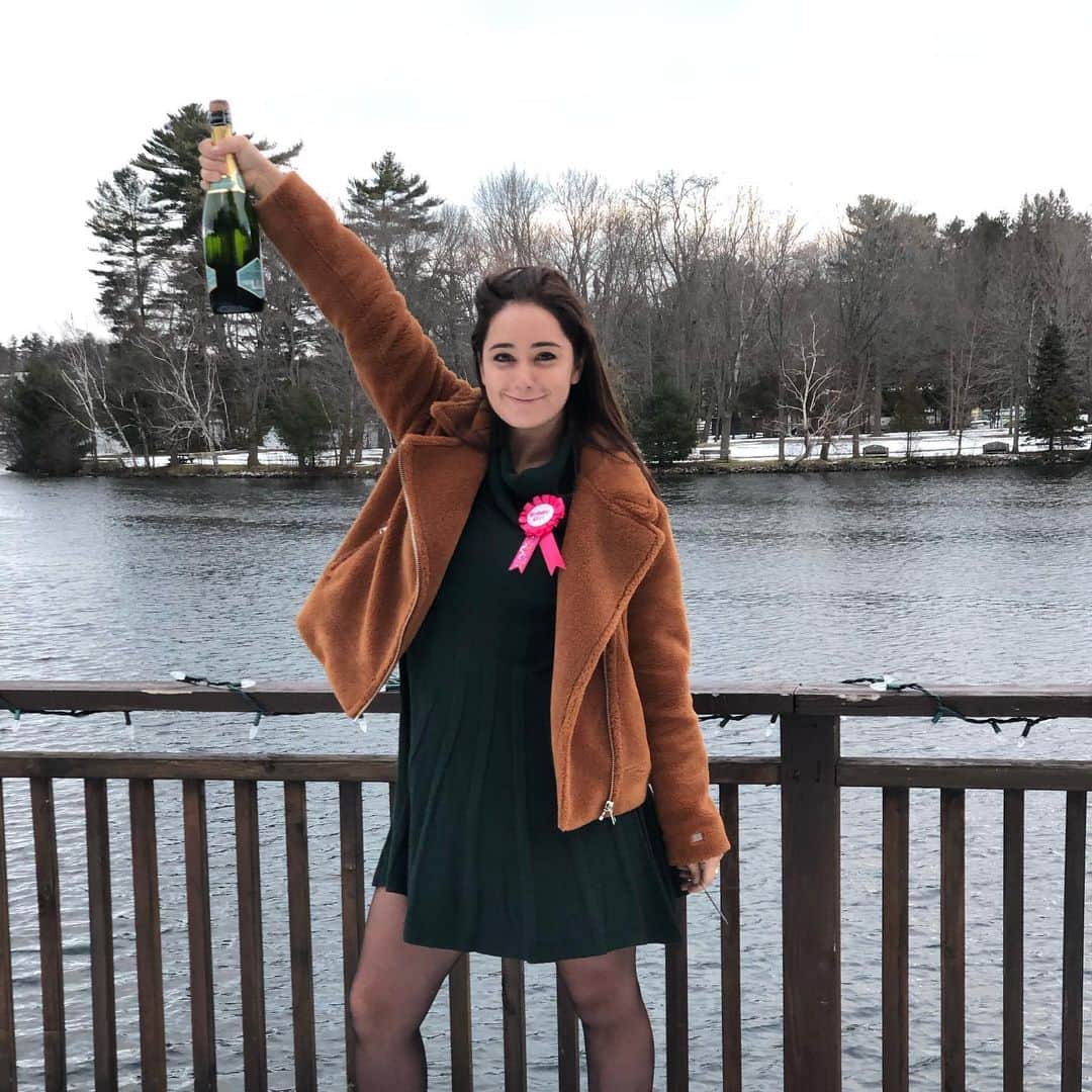 ケイトリン・オズモンドのインスタグラム：「25?! What?! How am I 25?! Or how am I only 25?! • Every memory of my birthday has been revolved around travelling,foreign countries, and competing. It was absolutely wonderful!  • This year I get to celebrate my birthday with my closest Toronto friends with a beautiful bottle of bubbles! They are my quarantine bubble with bubbles! Cheers to being 25!」
