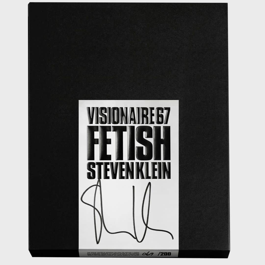 スティーヴン・クラインさんのインスタグラム写真 - (スティーヴン・クラインInstagram)「“Fetish” was originally created for the Brooklyn Museum. It was a series of films . Visionaire created this amazing box set with original chromogenic prints. Now for SALE Link in Bio #Fetish #ShotbyKlein BUY NOW‼️」12月6日 7時59分 - stevenkleinstudio