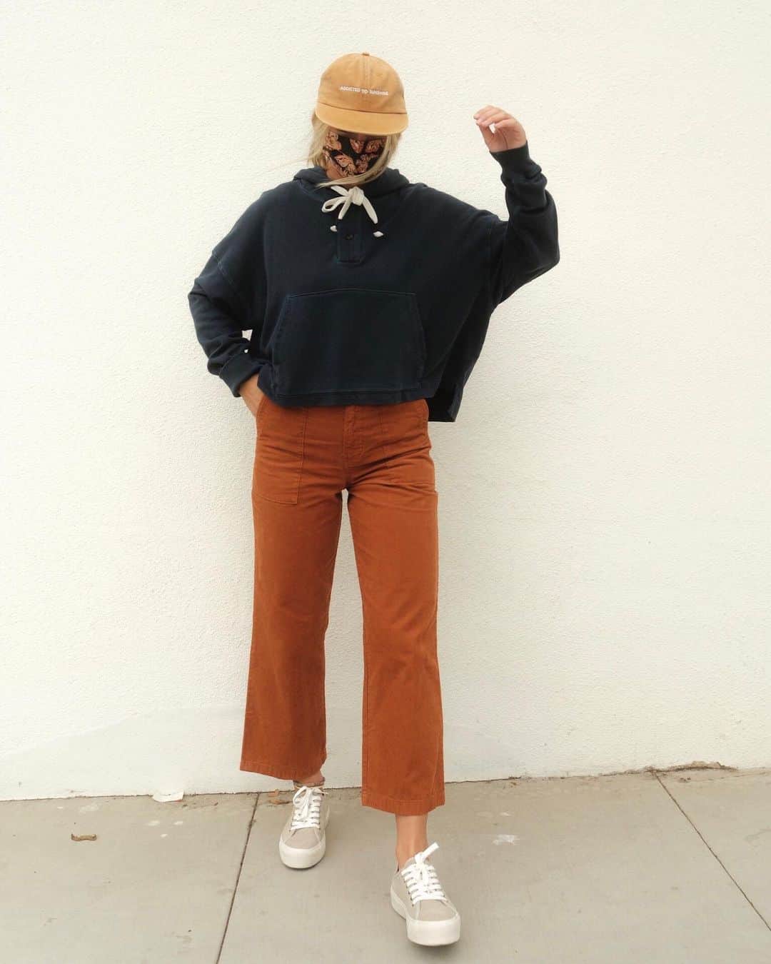 シービーズさんのインスタグラム写真 - (シービーズInstagram)「The Monterey Platform in Cobblestone - styled two ways.  Look 1: Layered up in @outerknown threads available at @seavees_santabarbara.   Look 2: @sydneyloveleigh pairs hers with a cozy skirt/sweater combo✨.  #24mason #showupinseavees」12月6日 8時02分 - seavees