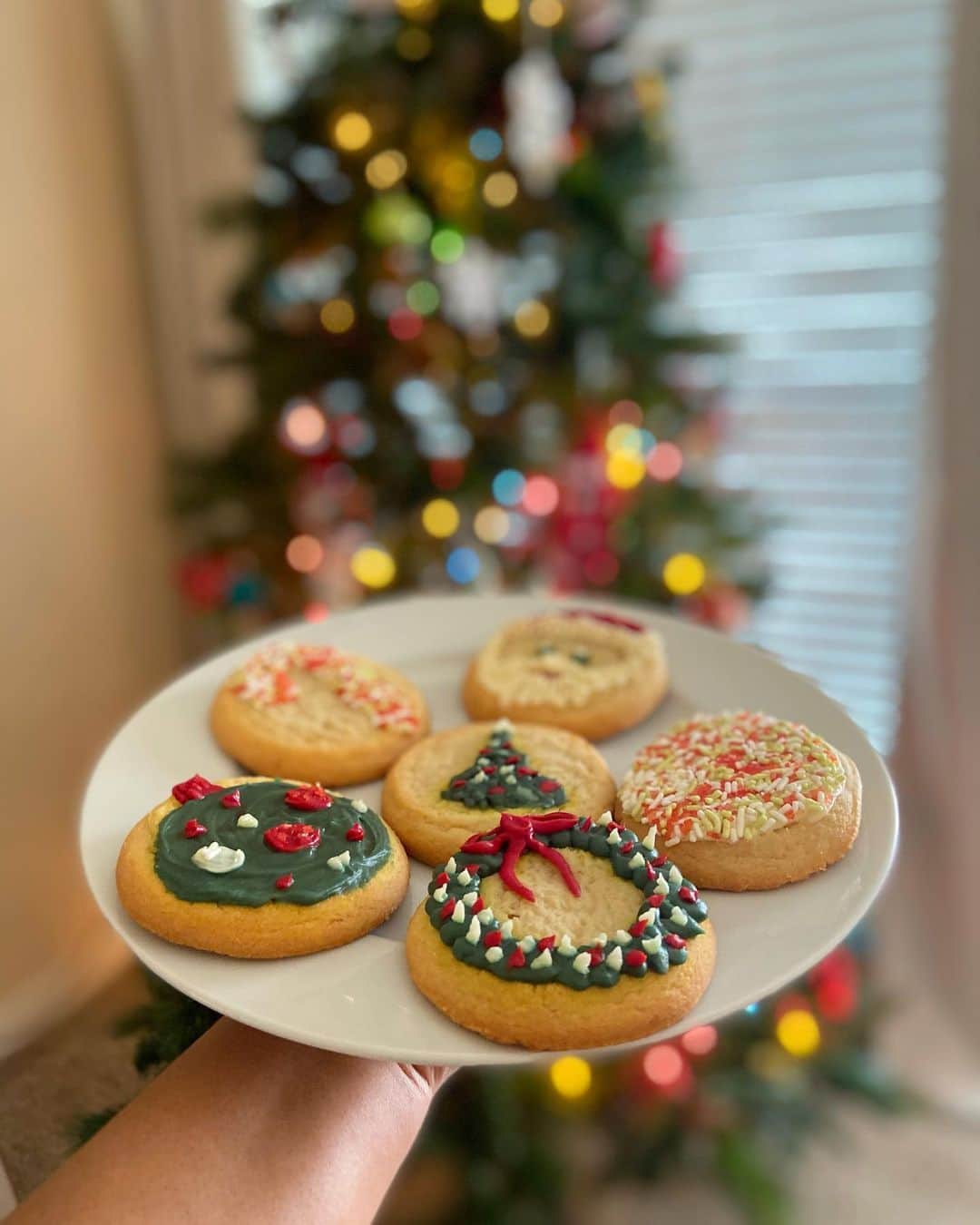 Whole Foods Marketさんのインスタグラム写真 - (Whole Foods MarketInstagram)「Cookies? Check! Icing? Check! Sprinkles? Check! Our DIY Cookie Decorating Kit has everything you need to make the most of cookie 🍪 season – and it's 30% off, now through 12/8!」12月6日 8時04分 - wholefoods