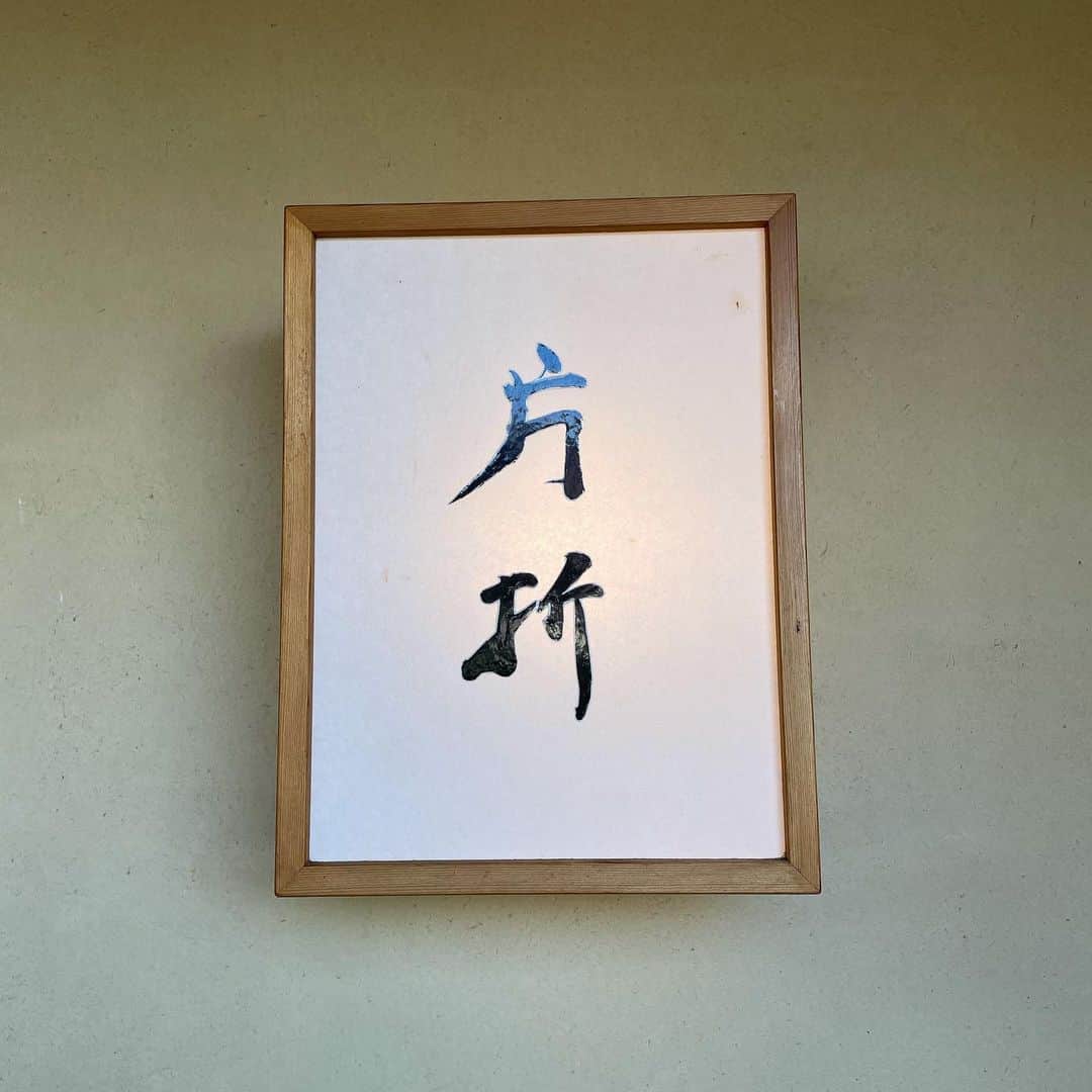 山岸久朗さんのインスタグラム写真 - (山岸久朗Instagram)「インスタグラマーの裏側w草 あっ、明日月曜16時55分は、関西テレビ「報道ランナー」に出演します！ 朝6時30分は「おはよう朝日です」、夕は報道ランナーでよろしくお願いします🥺❤️ #片折 #moncler #gucci #サンダーバード #金沢駅 #金駅 #めんや #中島めんや #金沢駅のお土産処が大好き #金沢百番街 #金沢百番街rinto #金沢百番街あんと #richardmille #rm1103  #山岸久朗 #山岸弁護士 #山岸弁護士が飯テロ中 #山岸弁護士の日本一周」12月6日 8時09分 - yamaben