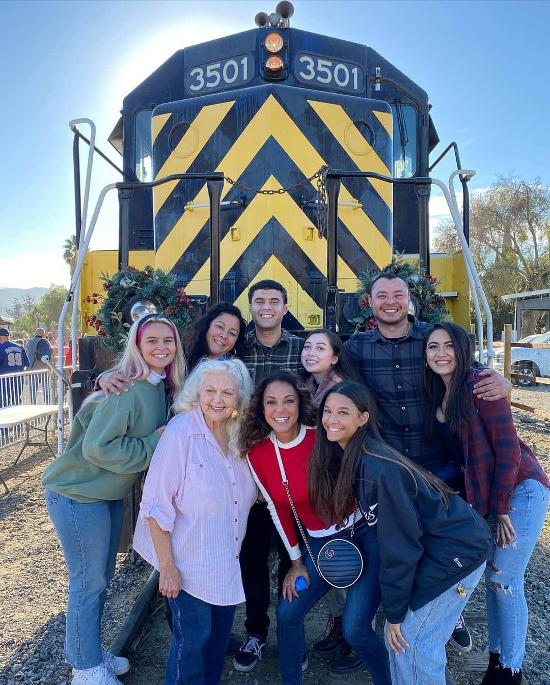 さんのインスタグラム写真 - (Instagram)「Fillmore Christmas Train with the Fam♥️ #happyholidays」12月6日 8時17分 - evalarue