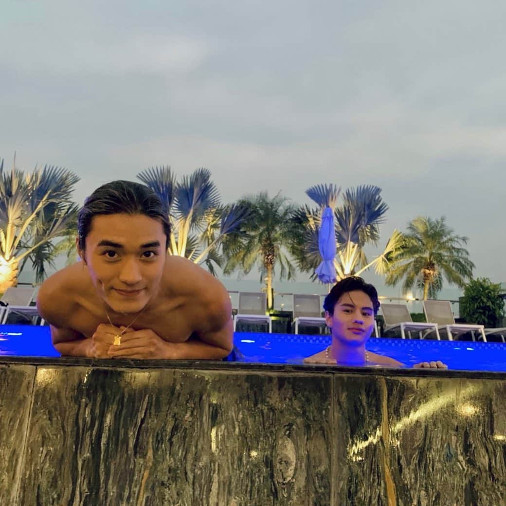 のインスタグラム：「12月のプール in Vietnam🇻🇳  #2019  #流石に寒かった  #なかなかの曇り #良い思い出です」