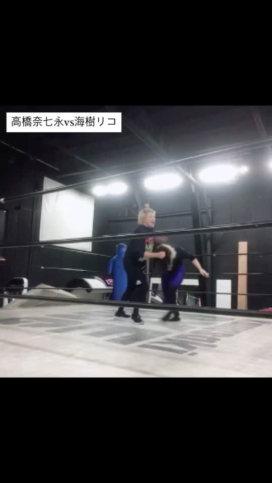 高橋奈苗のインスタグラム：「練習試合 高橋奈七永vs海樹リコ🔥  リングがあって 相手がいてくれて 動く身体があって！  まだまだ人生ってば 山登り🗻  #SEAdLINNNG #シードリング #高橋奈七永 #海樹リコ #プロレス #女子プロレス #japan #womanpower  #リール」