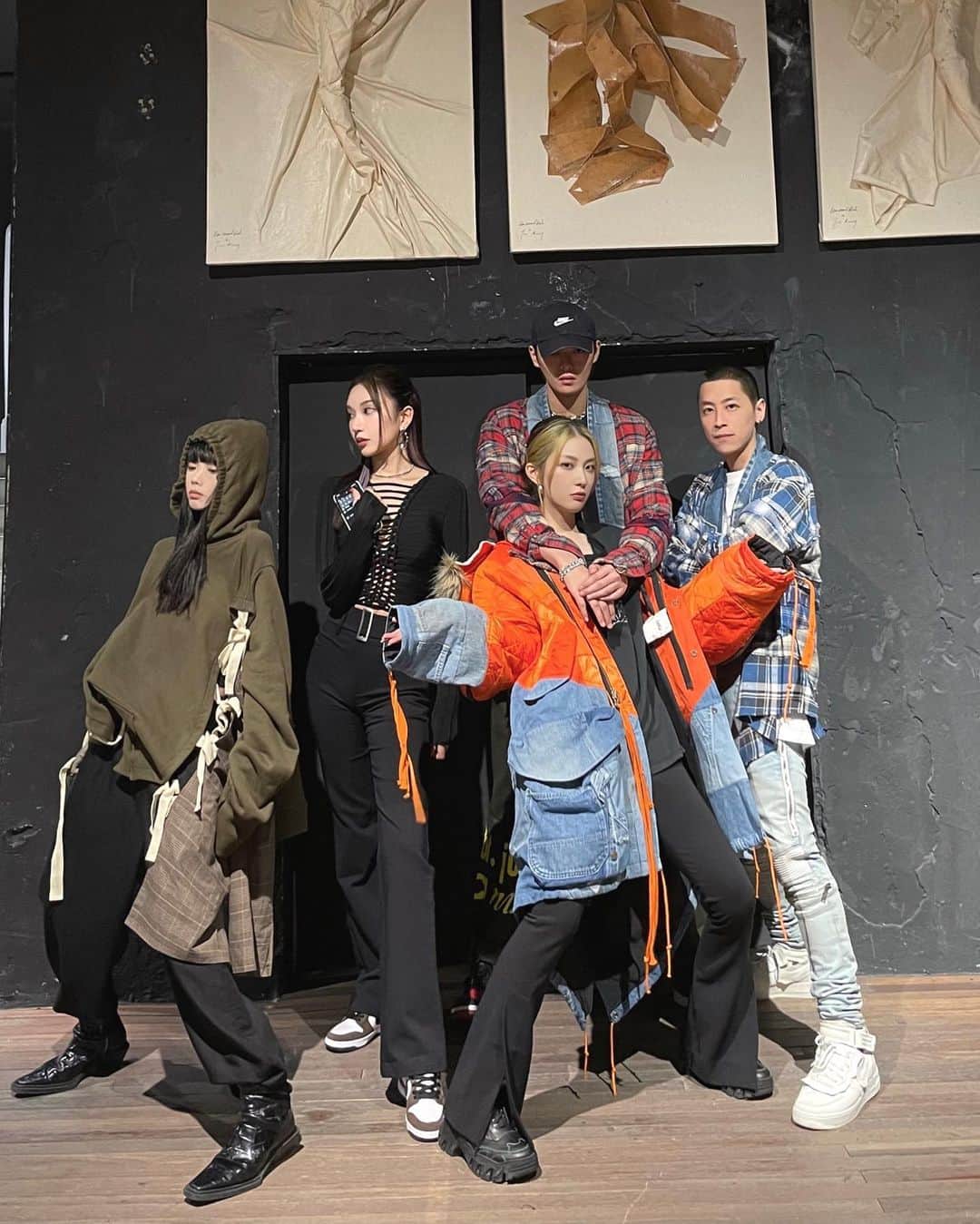 Keii Sonのインスタグラム：「We too handsome👨‍👩‍👧‍👧」