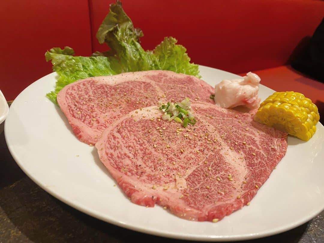 宮本侑芽のインスタグラム：「. そろそろ夜ご飯の時間じゃない？😎  母と焼肉行った時の🍖  んま。  #侑飯 #宮本侑芽」