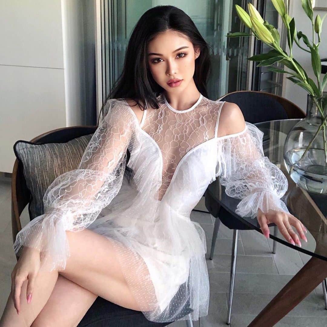 のインスタグラム：「Sheer perfection #aliceMcCALL」