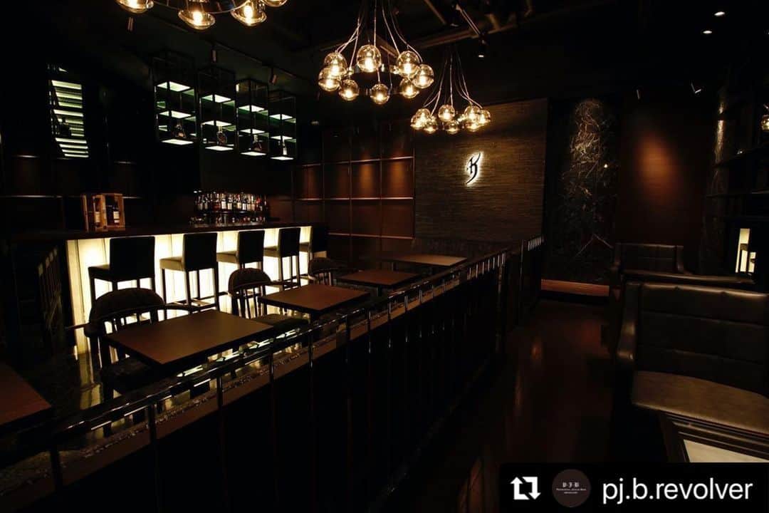 氷室京介のインスタグラム：「#Repost @pj.b.revolver  ・・・ 2020年12月8日に開店から4年を迎えます。これも皆様あってのことで改めて深く感謝いたします。12月8日は火曜日ですので通常は定休日ですが営業させていただきます。（翌9日をお休みとさせていただきます）今後ともPERSONAL JESUS BAR -REVOLVER- をどうぞ宜しくお願いいたします。」