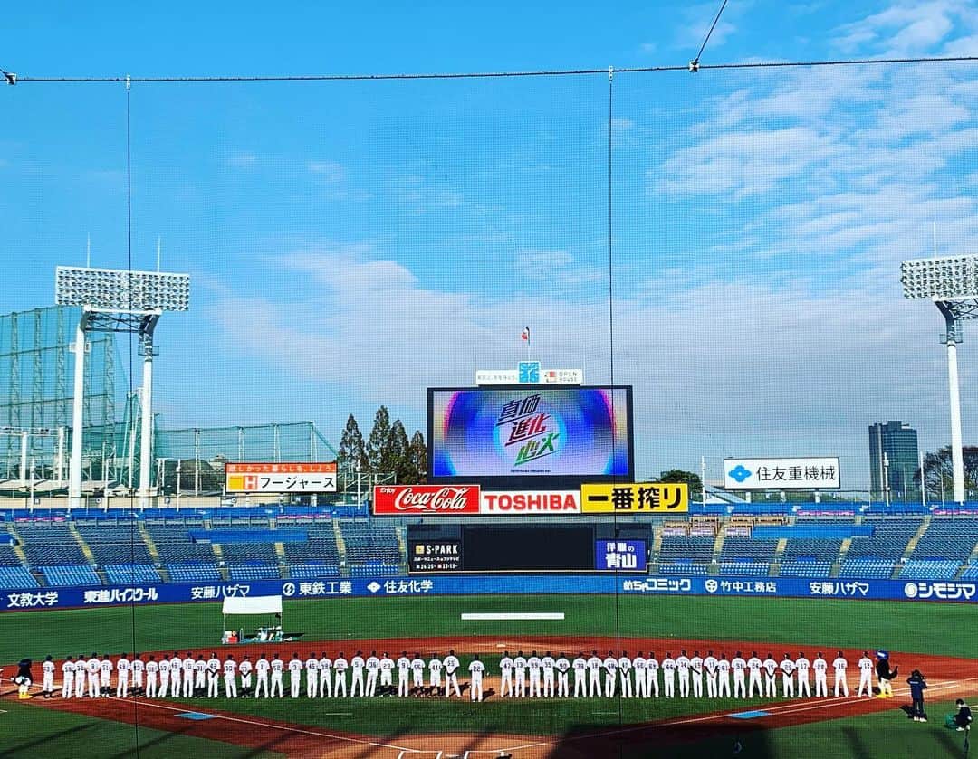 新保友映のインスタグラム：「今季もありがとうございました！ 来年も宜しくお願いします😃✨⚾️  #ヤクルト #スワローズ #ヤクルトスワローズ #東京ヤクルトスワローズ #yakult  #swallows #ファン感 #ファン感謝デー #つば九郎 #スローガン #真価進化心火 🔥 #神宮 #神宮球場 #東京 #jingu #tokyo #baseball #野球 #야구」