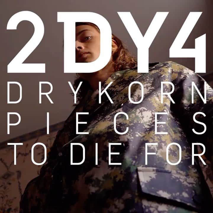 のインスタグラム：「NOW AVAILABLE @DRYKORN.COM⁠⠀ ⁠⠀ Link in bio.⁠⠀ ⁠⠀ 2DY4 – as in "to die for" – is DRYKORN's new collection in the luxury segment. The first edition emerged in collaboration with Stylebop.com. ⁠⠀ ⁠⠀ 2DY4 is designed to be a creative lab. This is where we experiment and develop, unaffected by price pressures and delivery schedules.⁠⠀ ⁠⠀ #2DY4 #drykorn #stylebop #theluxurywaytoshop #highfashion #luxuryfahion #newcollection」