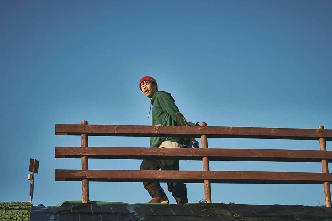 のインスタグラム：「sunrise photo session at @osakakings It was sick. Thanks @tonko345. #photography  #photographer  #snowboarding  #大阪kings #sunrise #session」