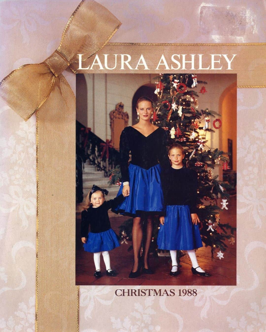 ローラアシュレイのインスタグラム：「Today we’re taking a look into the festive section of the Laura Ashley archive with this beautiful cover from our 1988 Christmas catalogue.⁣ ⁣ These matching Mother & Daughter outfits certainly made a show-stopping Christmas Day outfit. ⁣ ⁣ Did you have any matching family looks? We’d love to see your pictures!⁣ ⁣ #LauraAshleyHeritage #BringingChristmasHome」