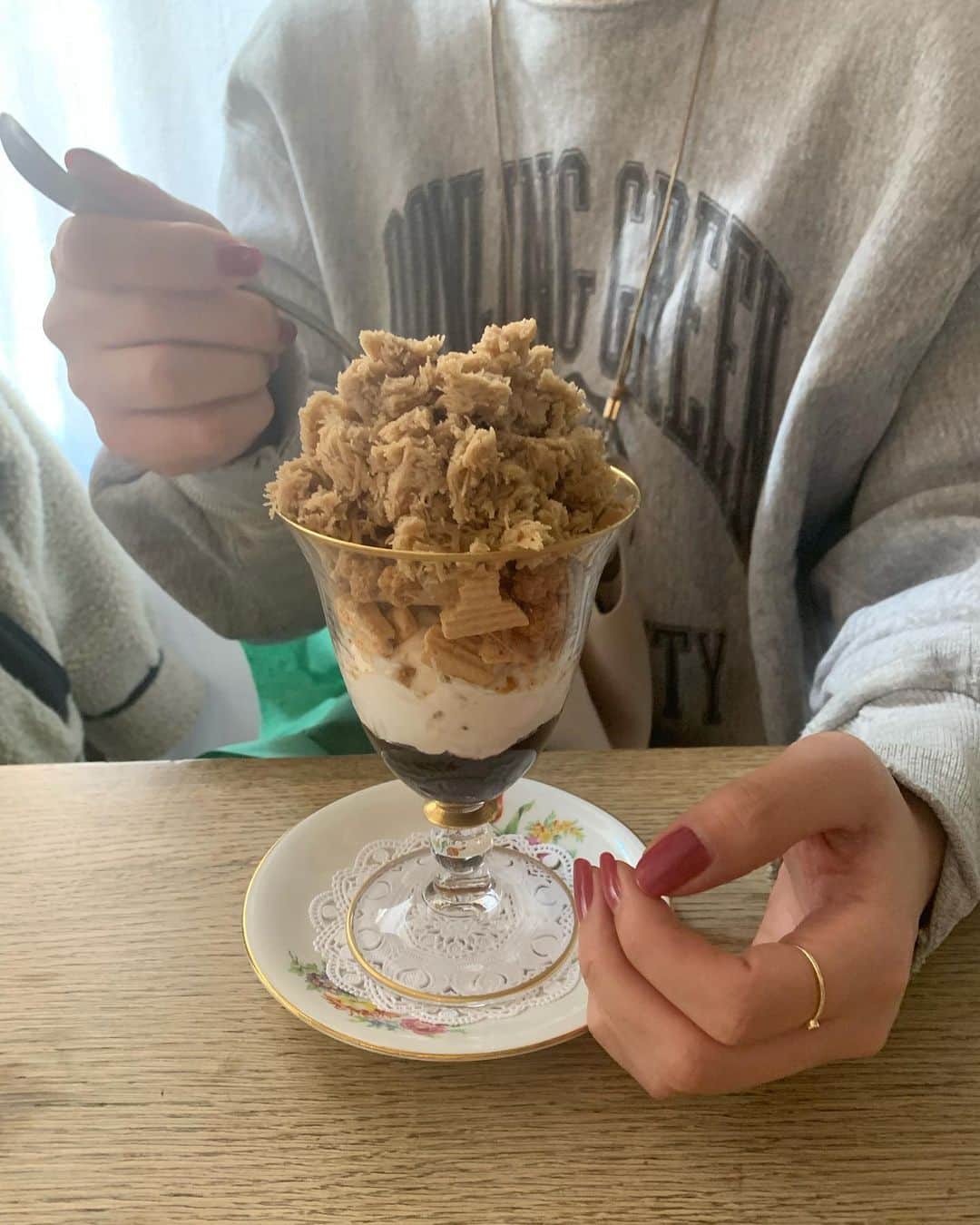 まつだみらいのインスタグラム：「最近🤎  今日はVintage のスウェットにrihkaのfigを合わせてみました♡」