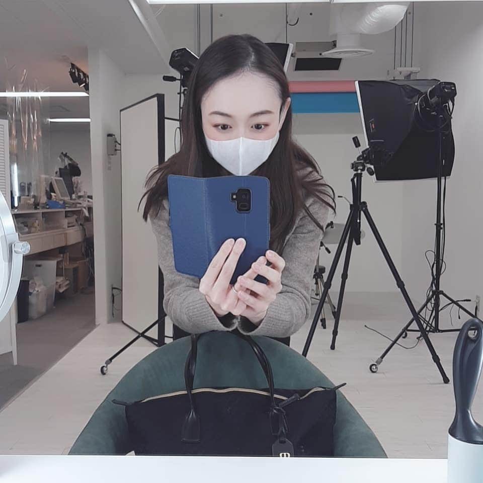 瞳ゆゆのインスタグラム：「今日は願書撮影会📷 すごく良い表情が撮れて幸せな空間でした😊  カメラさんも女性で、角度や表情を2人で直して、目キラキラな希望に満ちた写真ができました✨✨ 目の表情って本当に大事なのです！ みんな緊張してるっていうのが嘘みたい😂  来週も楽しんでいきましょう！  スタジオに聞いたところ、13日あと1名なら入れる！とのことでしたので、撮影ご希望の受験生はメッセージください😊  #宝塚受験 #宝塚受験生 #願書撮影会 #宝塚 #宝塚歌劇 #宝塚歌劇団 #宝塚音楽学校 #グラントジェンヌ」