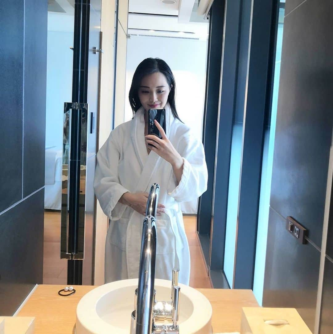 Miyu Toyonagaさんのインスタグラム写真 - (Miyu ToyonagaInstagram)「🧖🧖🧖 @andaztokyo   今日は一日ずっと撮影の日でした。  疲れたときはどんな風に過ごしてますか✨  こないだ行ったアンダーズのスパが良すぎたので載せておきます💚  多いときは毎週マッサージいってる（格安なとこも含め）くらいに都内のマッサージは知り尽くしてるけど、ここのマッサージ師さんが相性良すぎて上手でした🙆  ゲストの好きな季節によって 春、夏、秋、冬のオイルを担当さんと決めるシステムで最高のひとときを味わえます。」12月6日 18時38分 - miyu_toyonaga