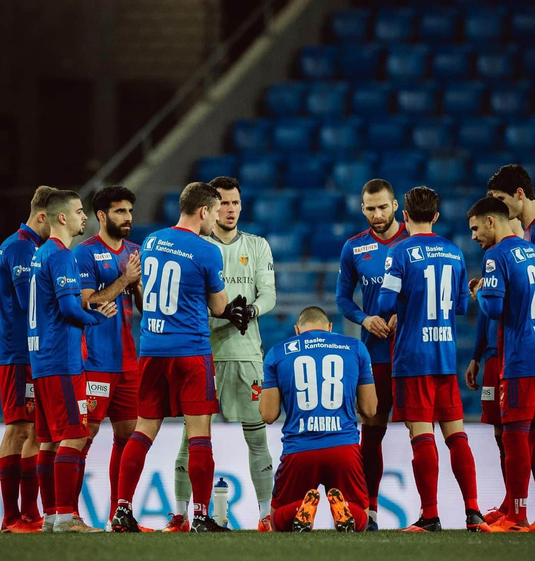 ティム・クローゼさんのインスタグラム写真 - (ティム・クローゼInstagram)「🔴Zämme🔵 #cleansheet #instakräss #tk17 #fcb #💪」12月6日 18時39分 - timm_klose_gt