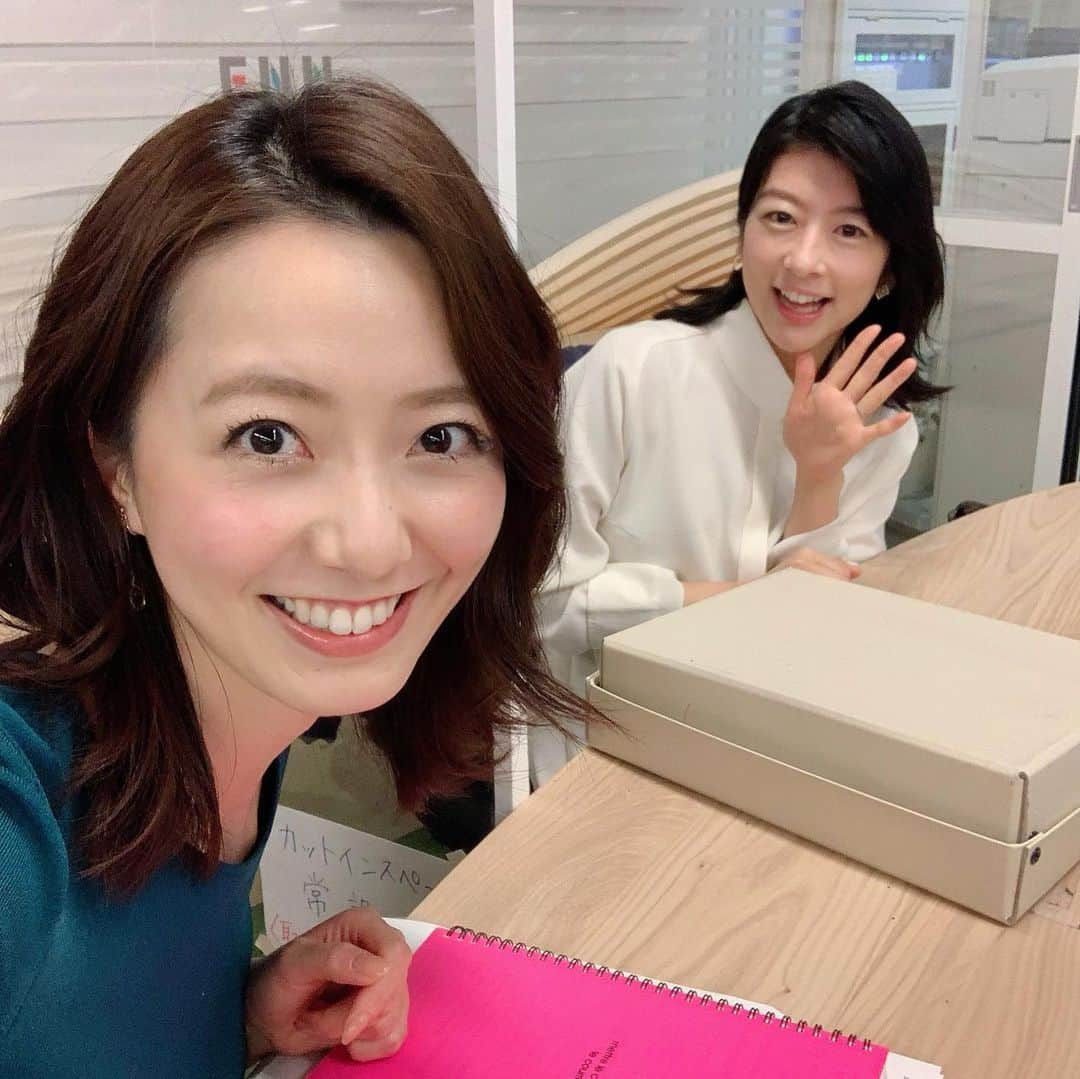 内田嶺衣奈さんのインスタグラム写真 - (内田嶺衣奈Instagram)「週末いかがお過ごしでしょうか？ 一段と寒くなりましたね〜⛄️❄️  オンエア終わりに生野さんと🥰  間にあるのは、、アクリル板です。  隔てられてほんの少し寂しいですが、 コミュニケーションは毎週とれているので、心の距離は近いです☺️😤✨  #Newsイット！ #生野アナ #一段と寒い12月 #師走 #寒さと乾燥にお気をつけて❄︎」12月6日 18時59分 - reina.uchida